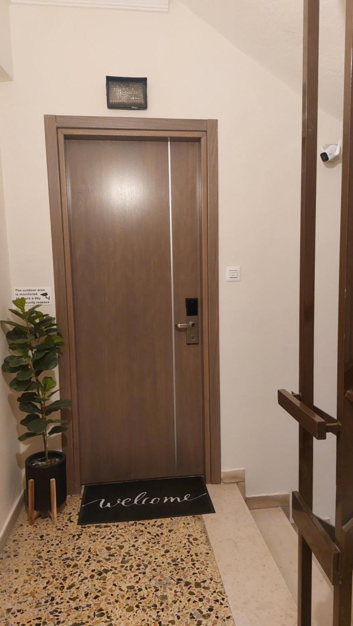 Vivian'S Deluxe Apartment Patras Exterior photo